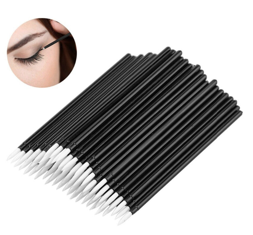 Eyeliner Applikator zum Einzeichnen von Lidstrichen.