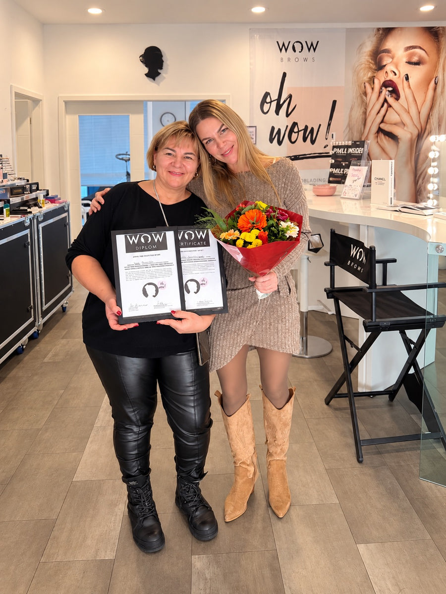 Absolventinnen der WOWbrows Akademie nach der Zertifikatsübergabe