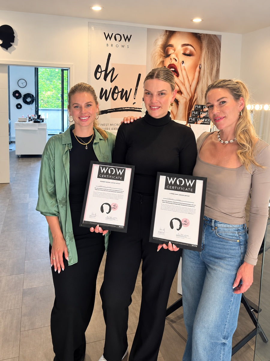 Zertifikatsfeier im Schulungsraum der WOWbrows Akademie